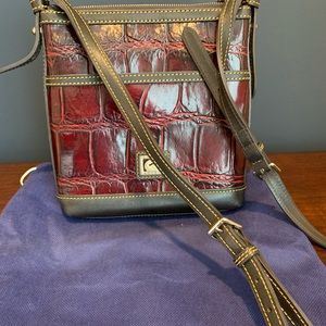 Crossbody bag. Only used twice. Like new.